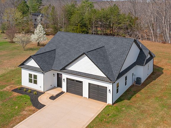 3rd image of 380 Parford Ln