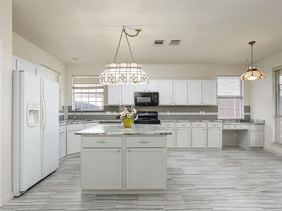 5th image of 1005 Hampstead Dr