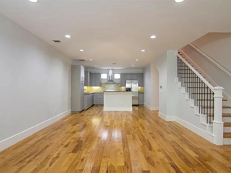 2 bed, 2.5 bath, 2049 sqft, $3,200 — Photo 4