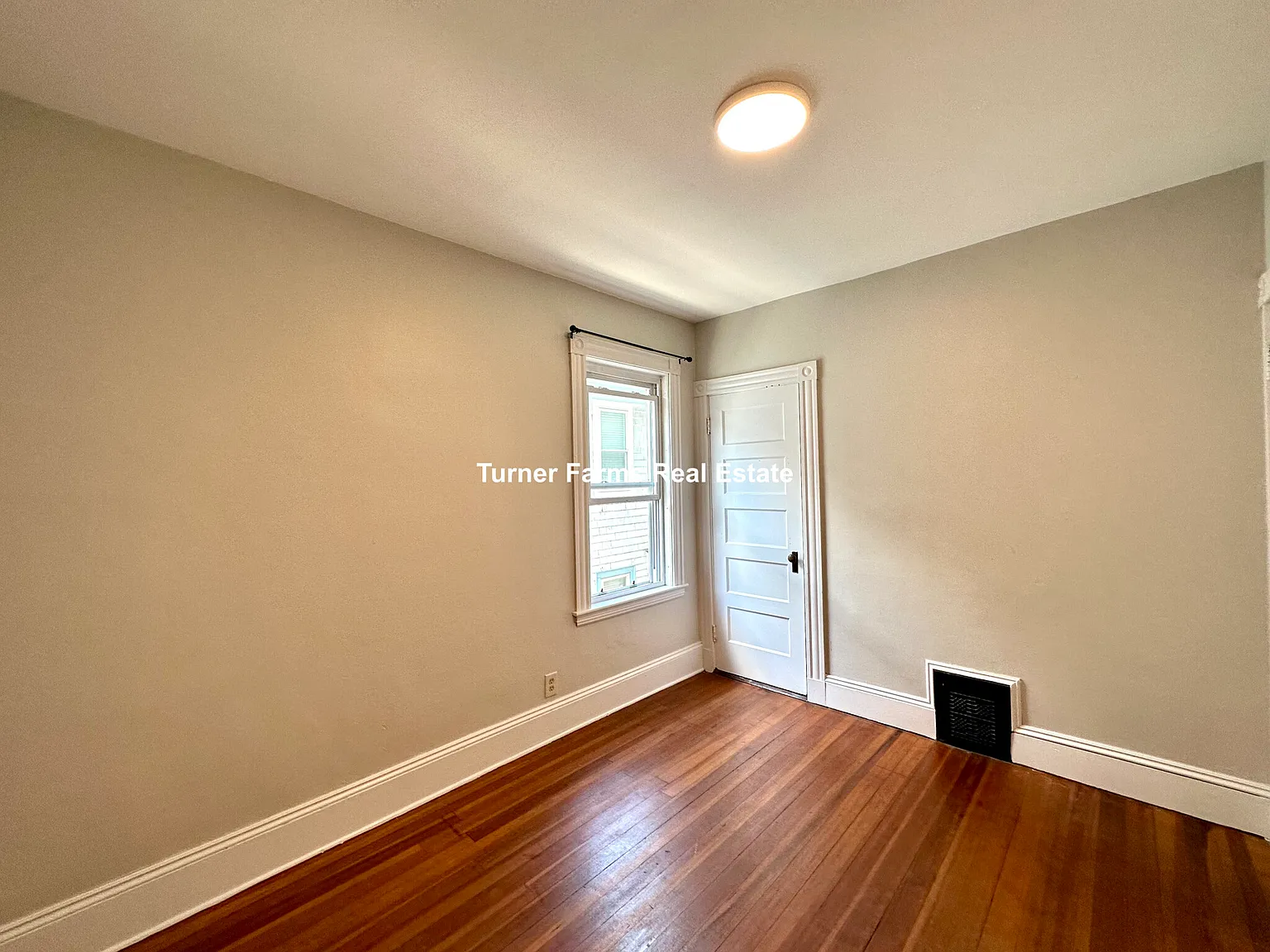 4 bed, 9999 sqft, $3,400 — Photo 3