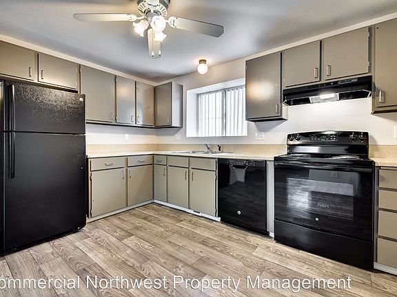 4th image of 1231 W Beacon St #11078413