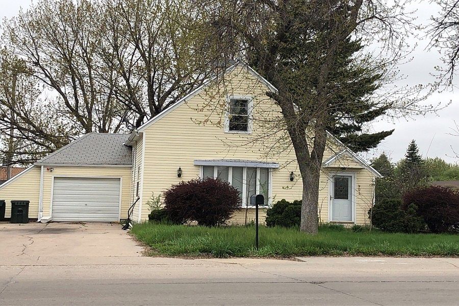 1st image of 902 S Buffalo Bill Ave