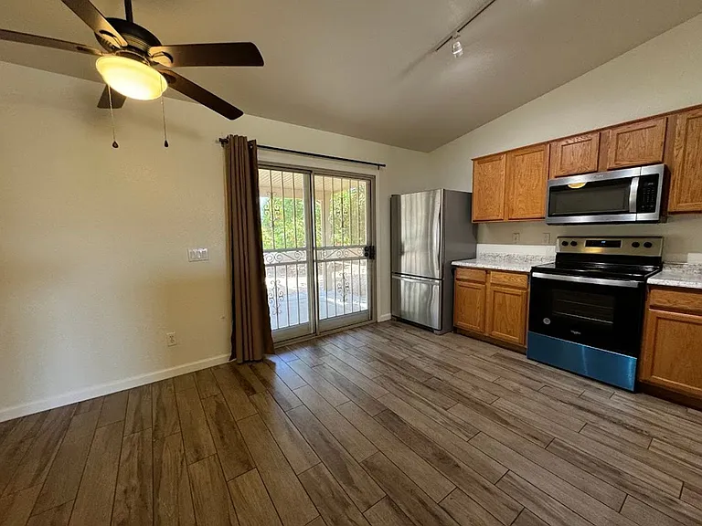 17701 N Woodrose Ave — Photo 2