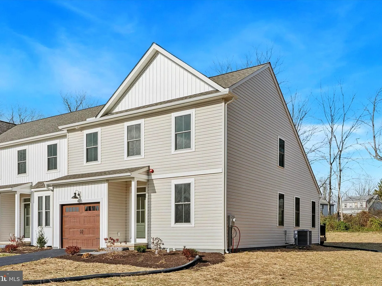 3 bed, 2.5 bath, 2000 sqft, $3,000 — Photo 1