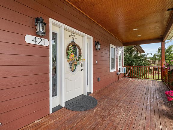 5th image of 421 9th Ave W