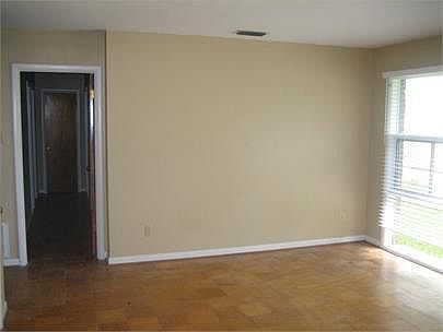 4th image of 2766 N Chadwick Dr