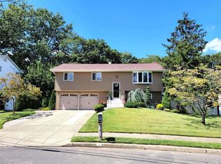 99 Jamie St, Islip Terrace, NY 11752