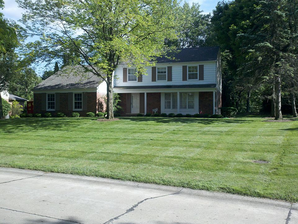 2nd image of 816 Thorntree Ct