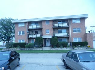 8959 W Cermak Rd APT 102, North Riverside, IL 60546