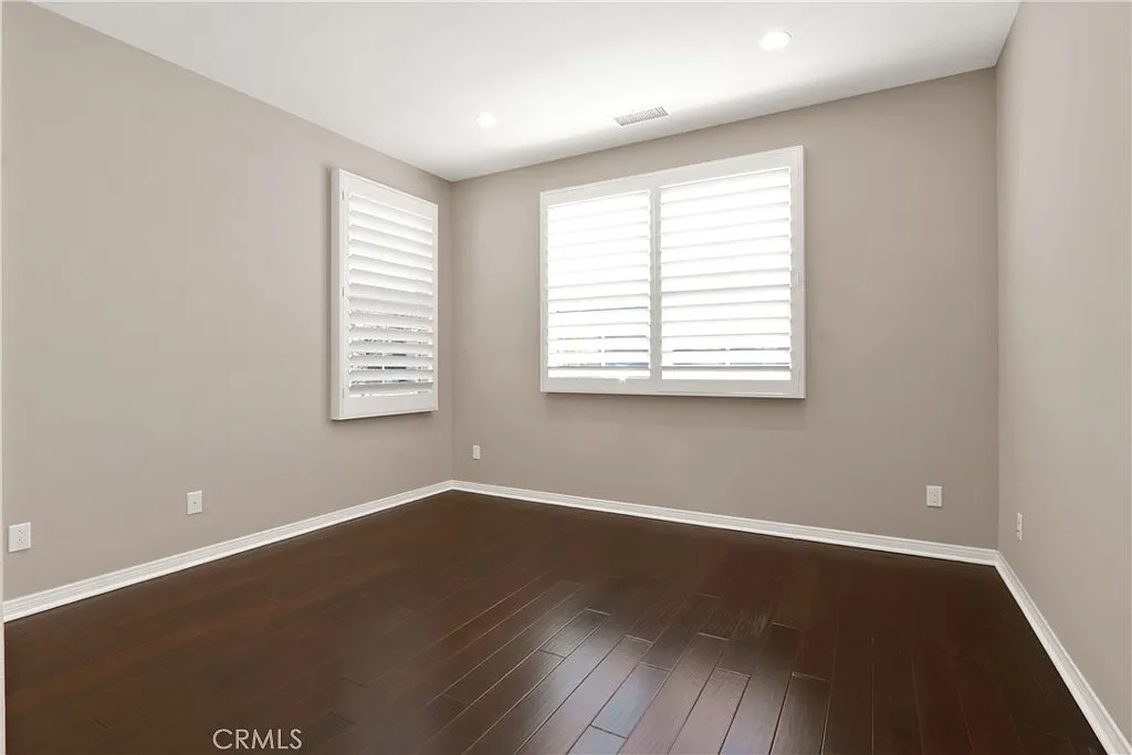 4 bed, 2334 sqft, $5,900 — Photo 4