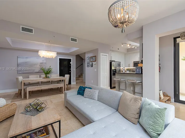 1650 Galiano St #Townhouse 14 — Photo 7