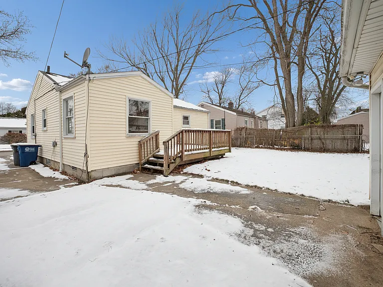 4438 Packard Rd — Photo 32