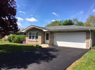 2121 Maplewood Ln, Joliet, IL 60433