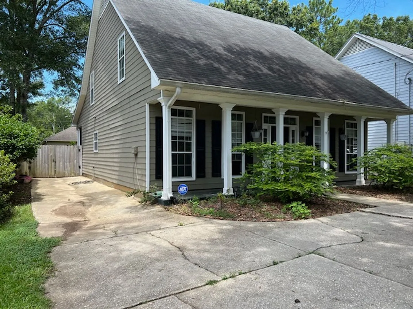 4/2.5 located in Pinehurst subdivision — Photo 2