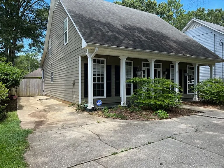 964 Wildwood Ave — Photo 2