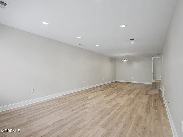 77 Picket Pl — Photo 3