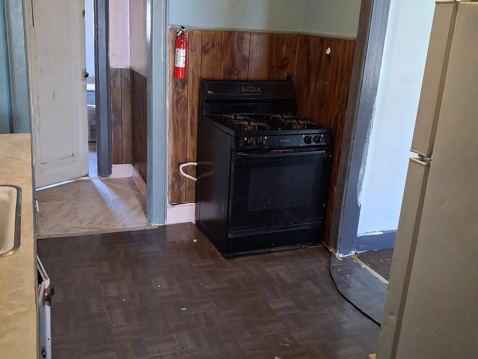 957 Park Ave — Photo 4