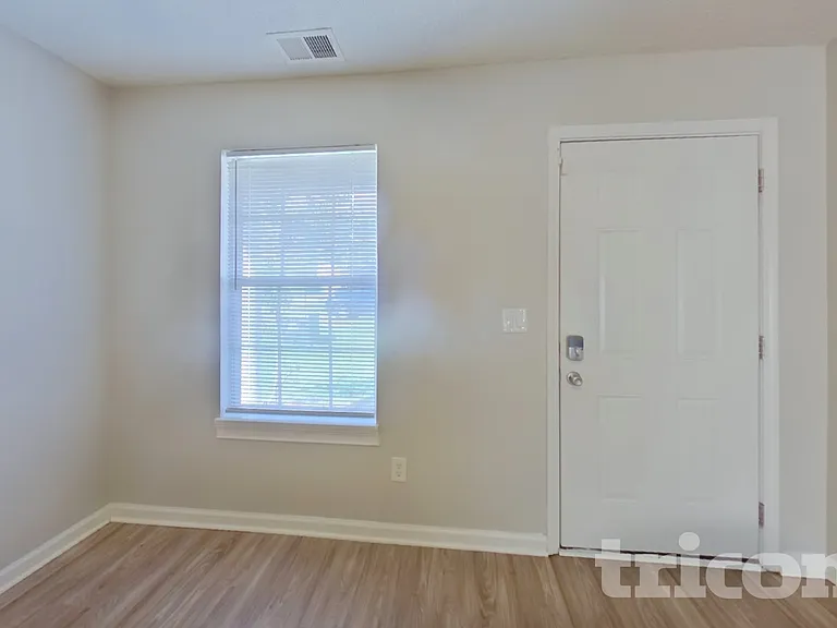 153 Cottage Lake Way — Photo 4