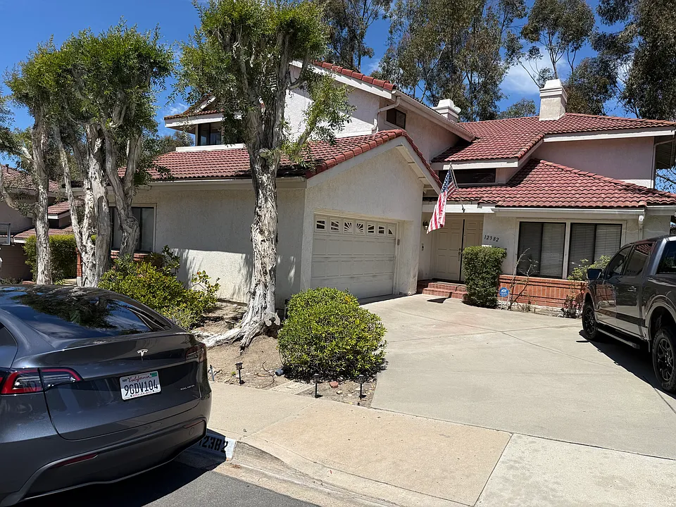 12382 Rue Fountainbleau