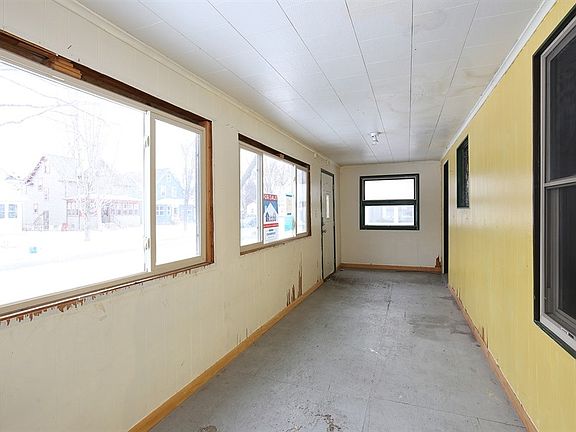 3rd image of 1474 Van Buren Ave