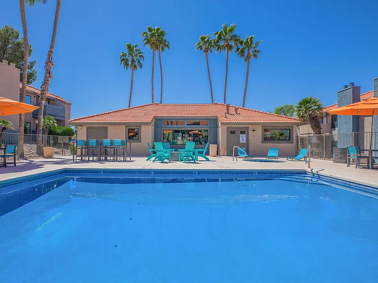 Peak at Oro Valley — Photo 21