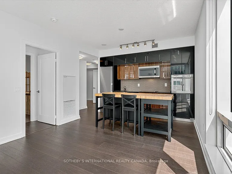 10 York St #2105 — Photo 49