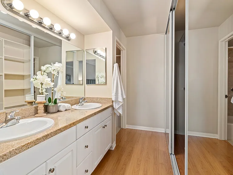 5500 Owensmouth Ave #331 — Photo 19