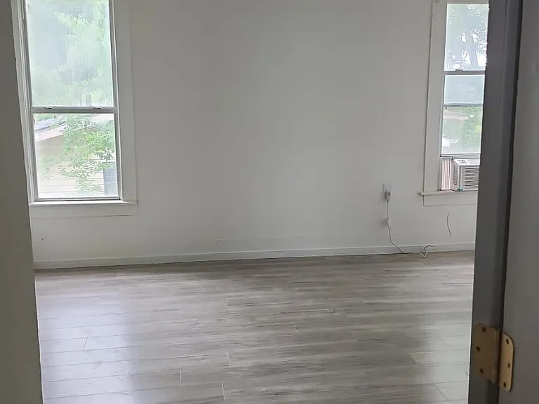1106 Hearon St #2 — Photo 8