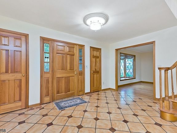 4th image of 1010 Johnston Dr