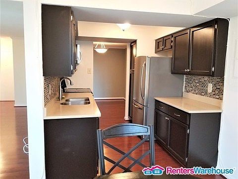 3rd image of 4500 S 4 Mile Run Dr APT 506