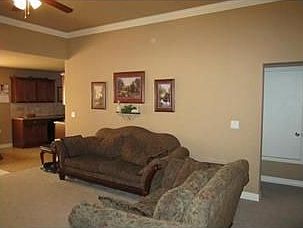3rd image of 302 E Bonnie Ln