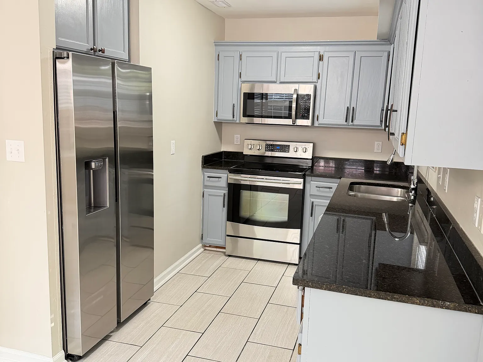 3 bed, 1444 sqft, $2,300 — Photo 2