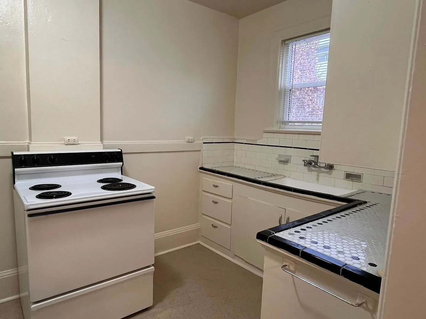 Lownsdale Apartments — Photo 4
