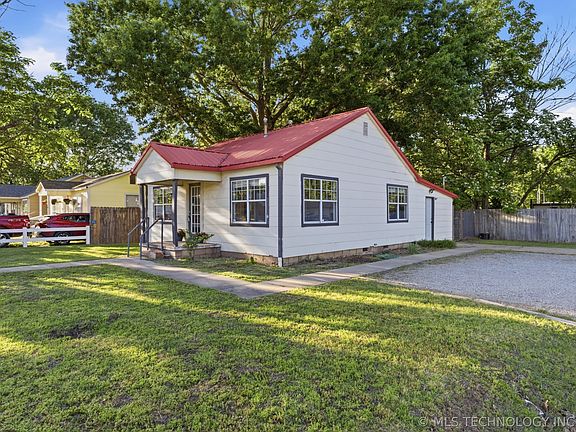4th image of 320 E Gentry Ave
