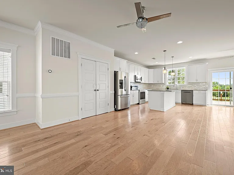 212 Upper Brook Ter — Photo 10