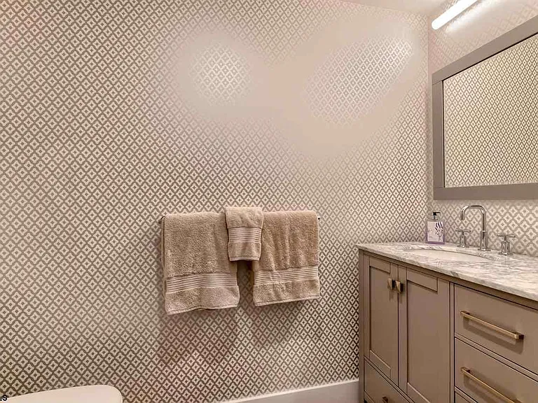 102 N Essex Ave — Photo 21