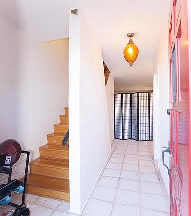 4th image of 832 Raymond St #832