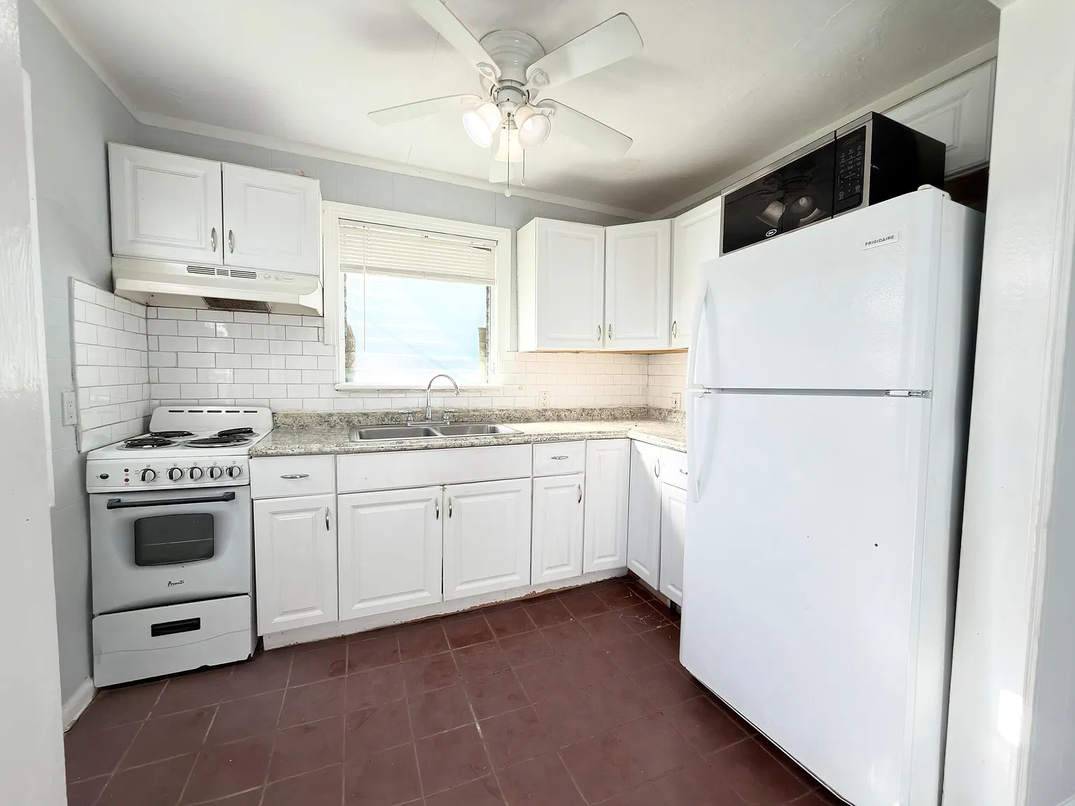 1 bed, 1.0 bath, 650 sqft, $1,695 — Photo 2