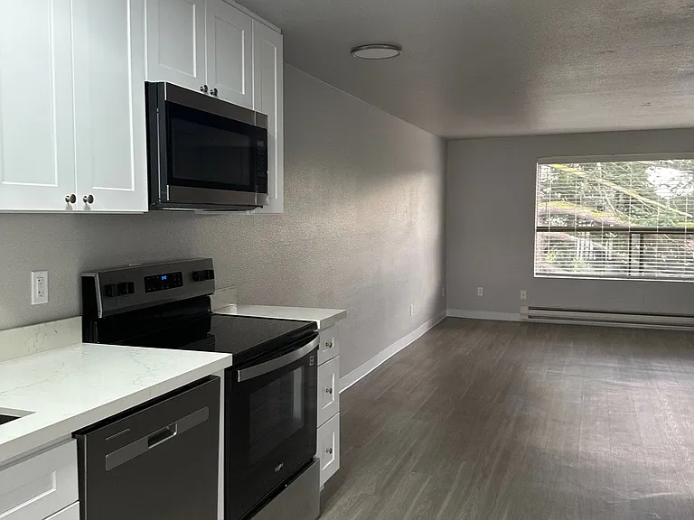 Highline Villas - Renovated 1-Bedroom Apartment | Steps from Downtown Burien — Photo 6