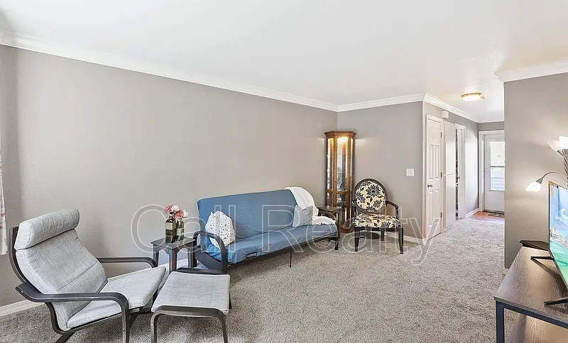1 bed, 1.0 bath, 562 sqft, $1,045 — Photo 3
