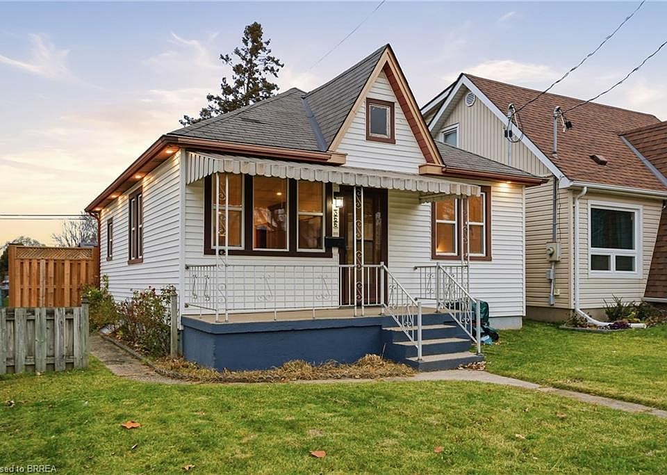 1st image of 366 Wellington St