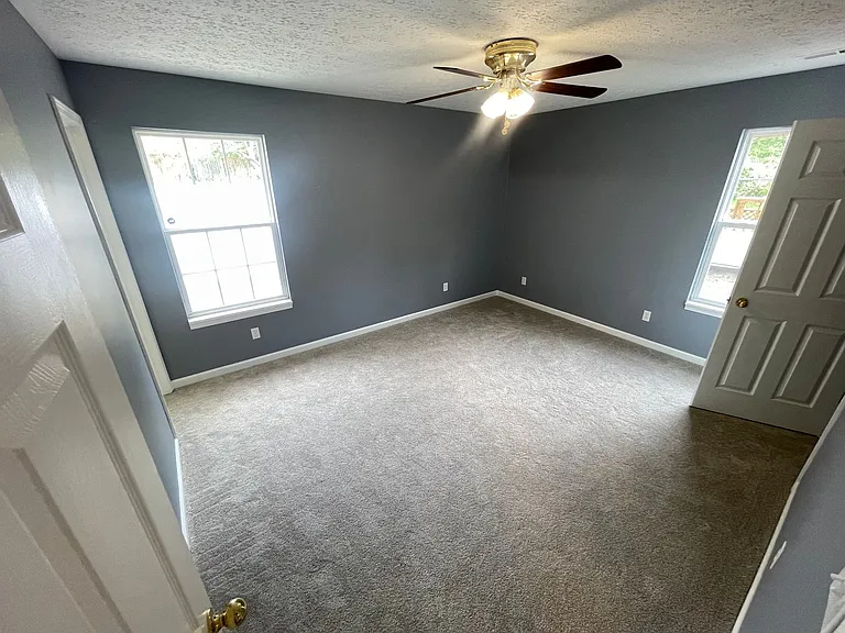 121 Spencer Ct — Photo 11