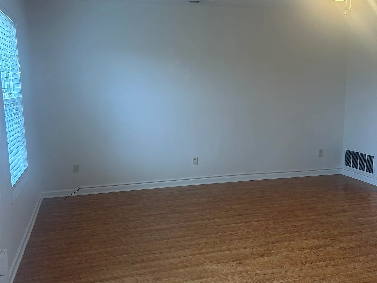 3 bed, 2.5 bath, 1444 sqft, $2,000 — Photo 3