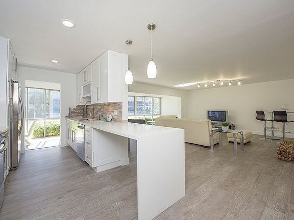 2nd image of 3050 NE 48th St APT 102