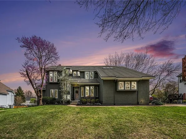 13109 Windsor Cir, Leawood, KS 66209