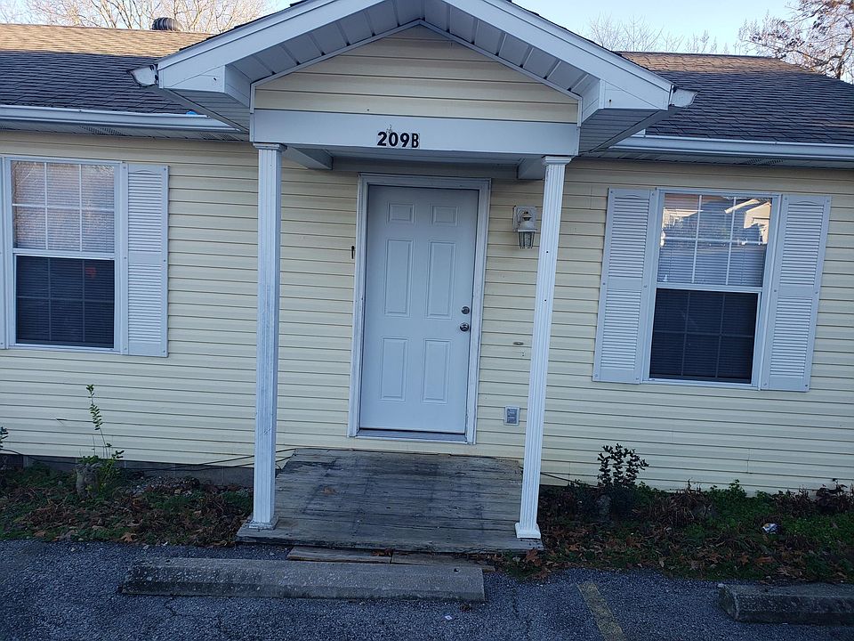 1st image of 209B NE White Oak Dr