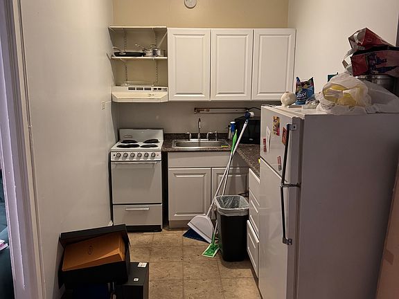5th image of 3719 N Southport Ave APT 211