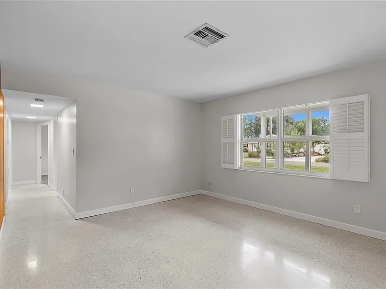 2910 W Price Ave — Photo 6