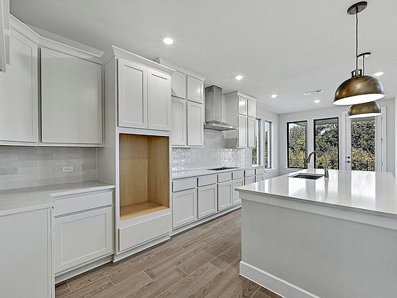 5th image of 18902 Moonriver St