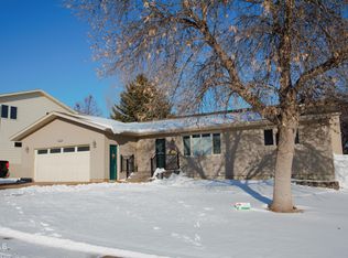 708 16th Ave NW, Mandan, ND 58554